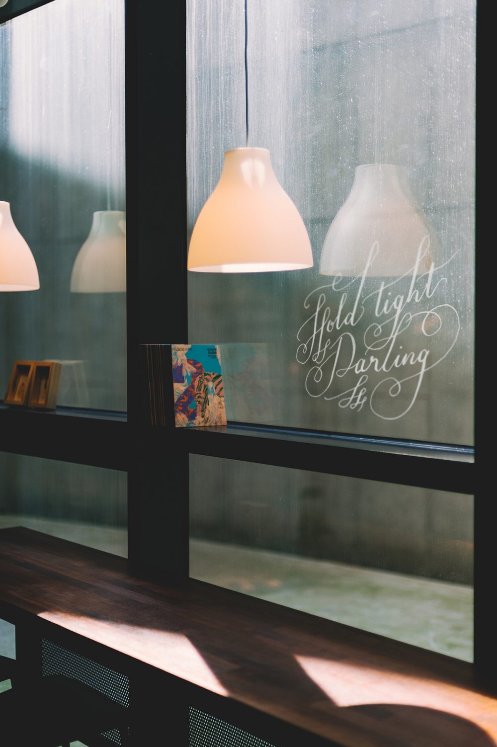 dtoe-calligraphy-chalk-bookstore01-1200×1800